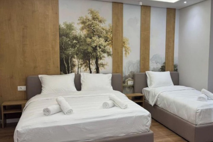 Room 4 of 33