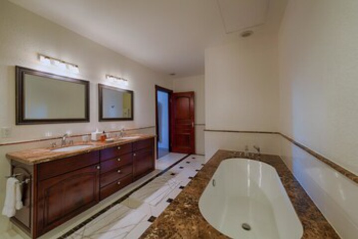 Room 7 of 20