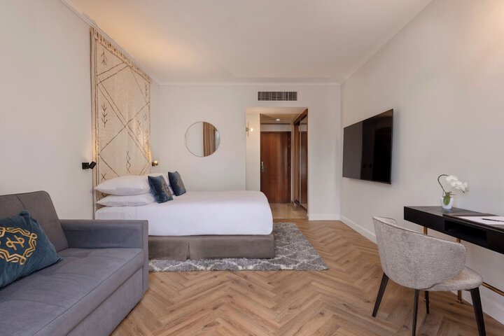 Room 9 of 46
