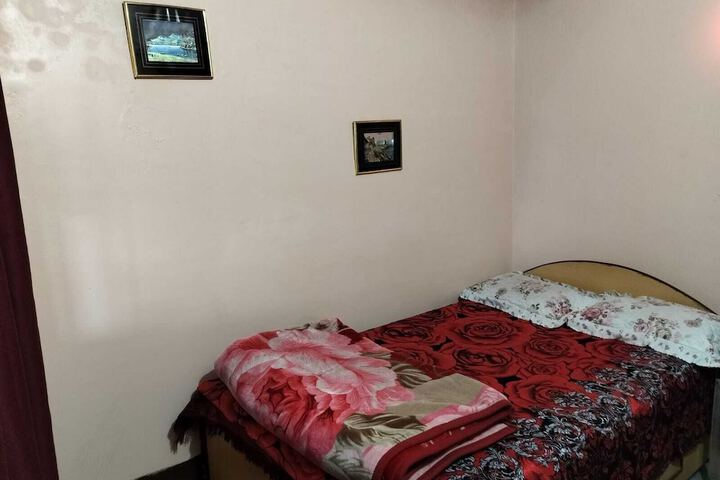 Room 33 of 77