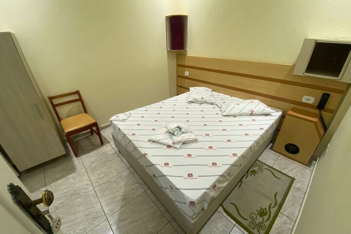 Room 7 of 14
