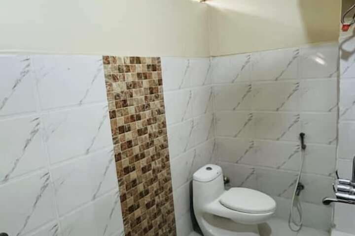 Room 10 of 12