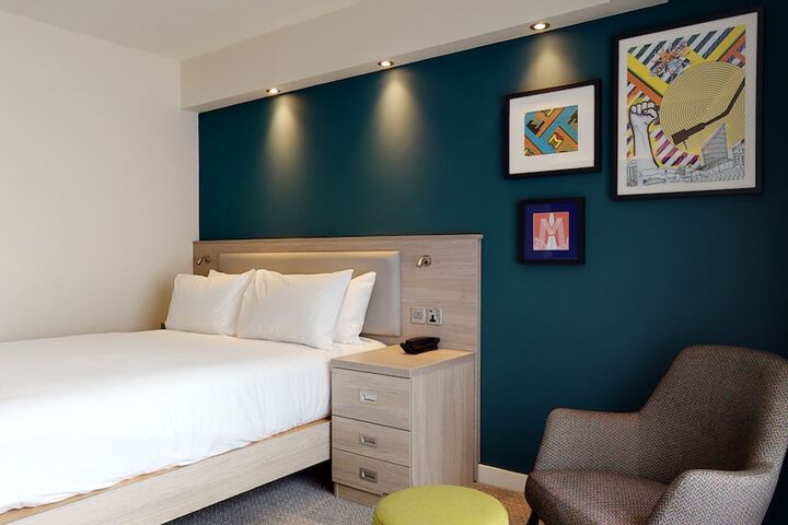 Room 9 of 63