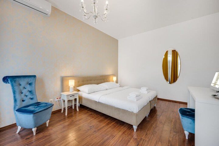 Room 6 of 48