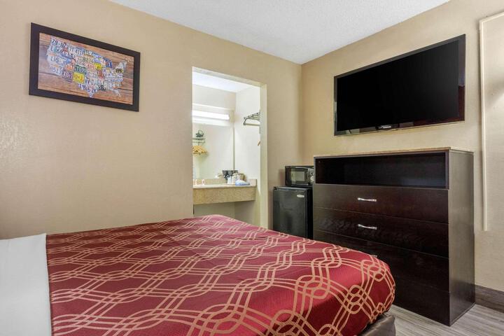 2 Double Beds (16 of 17)