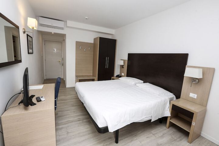 Room 5 of 34