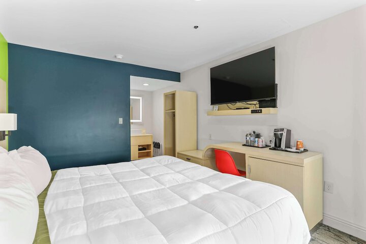 Room 10 of 43
