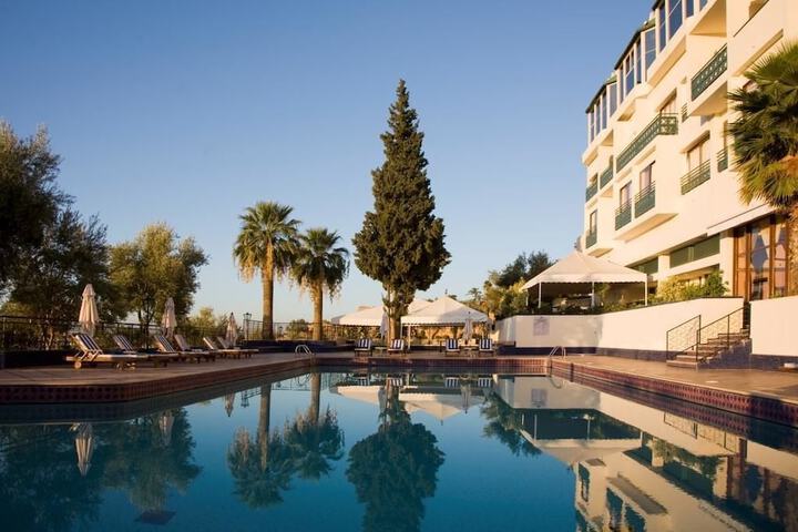 Pool Hotel