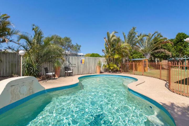 Coastal Soul - Pet Friendly Family Entertainer with Pool