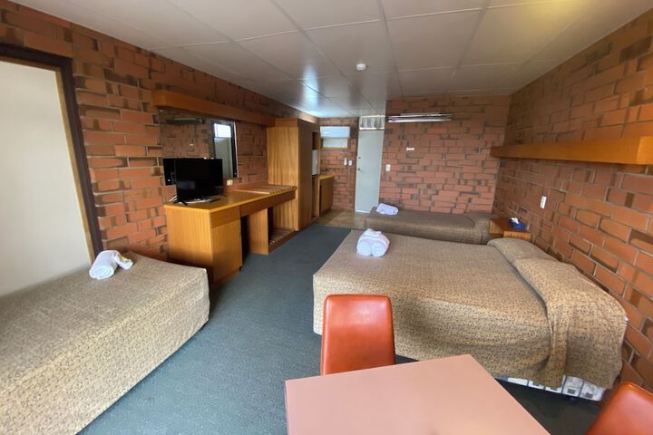 Room 6 of 21