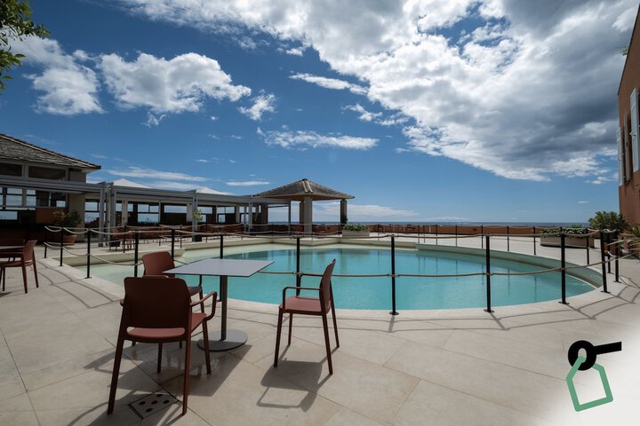 Pool 33 of 51