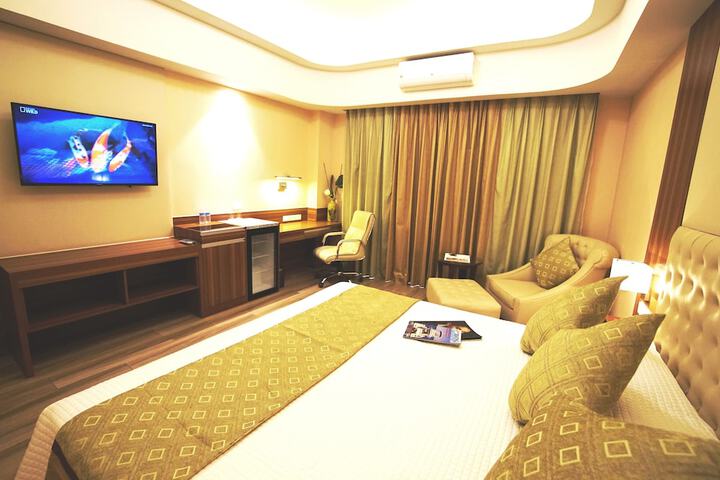 Room 8 of 62