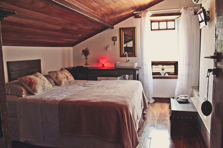 Room 4 of 40
