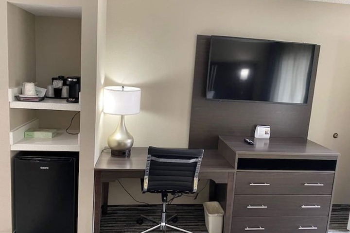 Room 13 of 23