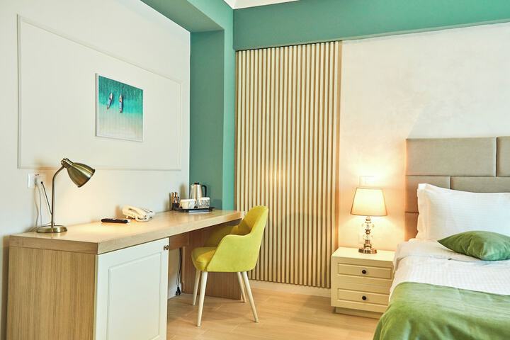 Room 30 of 100