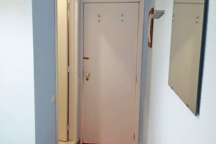 Room 27 of 81