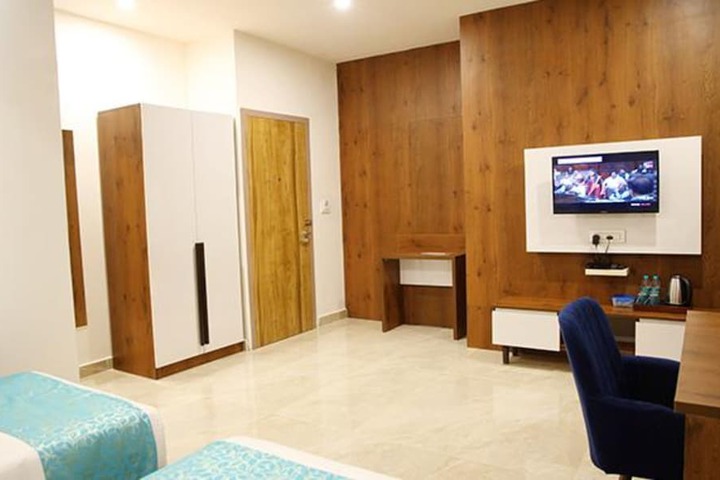Room 13 of 34