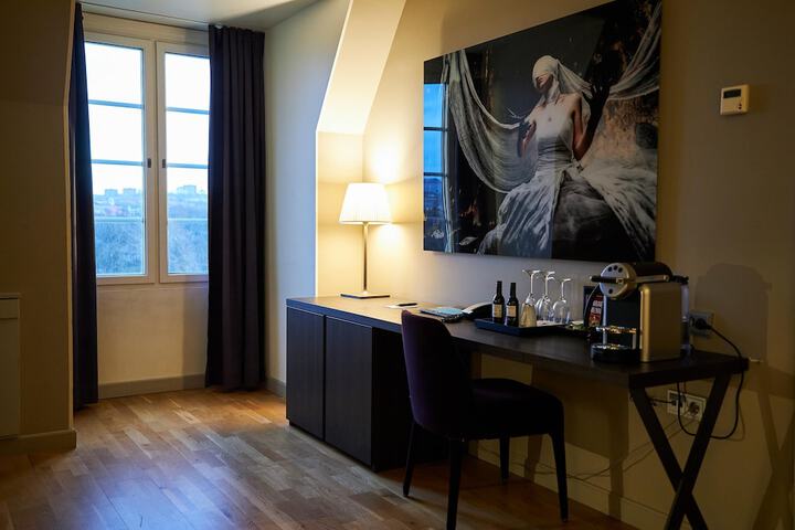 Room 8 of 105