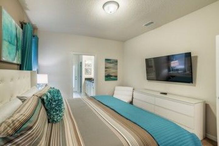 Room 7 of 32