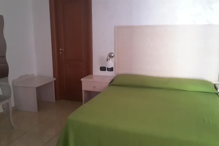 Room 14 of 32