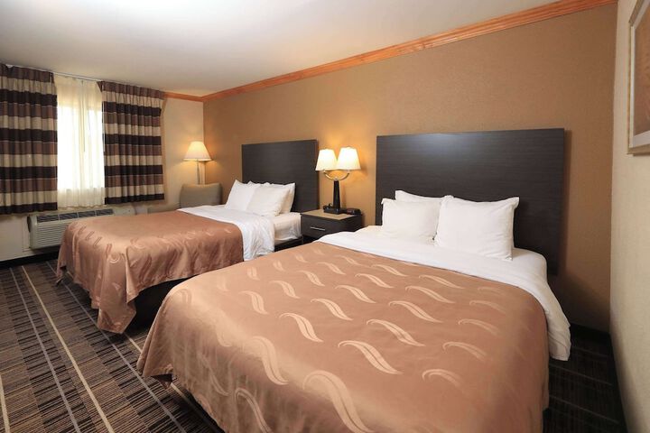 1 Queen Bed Efficiency (19 of 25)
