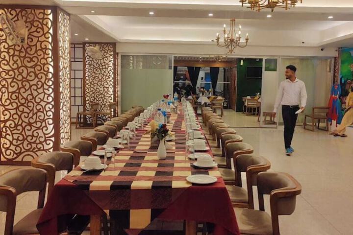 Dining 34 of 75