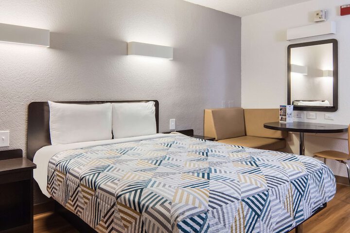 1 King Bed (6 of 13)