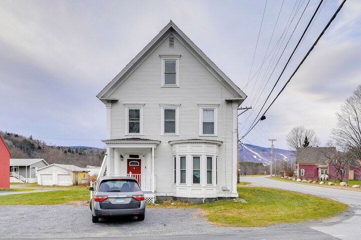 Ludlow Townhome: 3 Mi to Okemo Mountain!