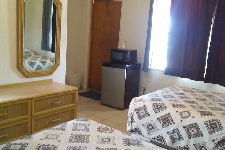 Room 5 of 8