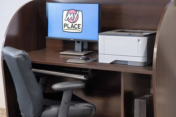 Business Center 17 of 22