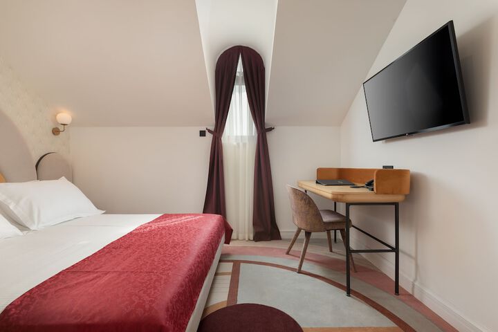 Room 5 of 61