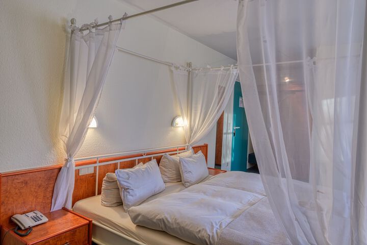 Room 21 of 27