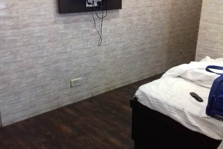 Room 3 of 21