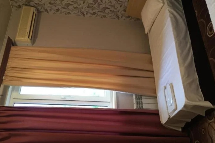 Room 6 of 18