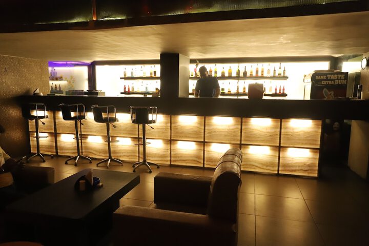 Lounge 101 of 130