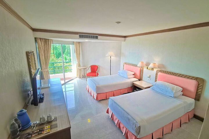 Room 2 of 37