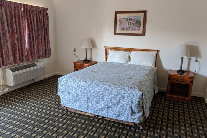 Comfort Queen Bed (1 of 9)