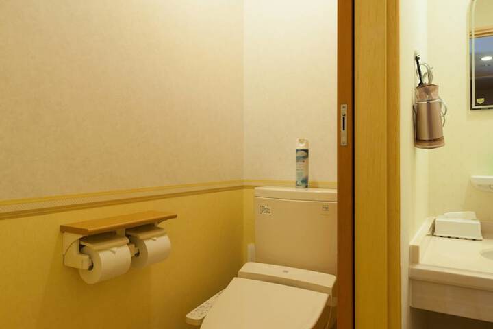Room 17 of 33
