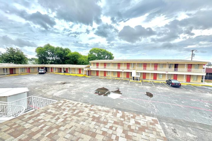 Hotel 12 of 12