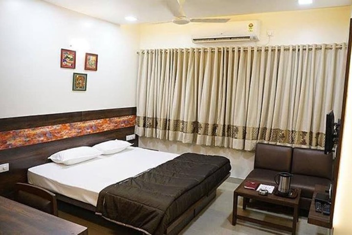 Room 6 of 13