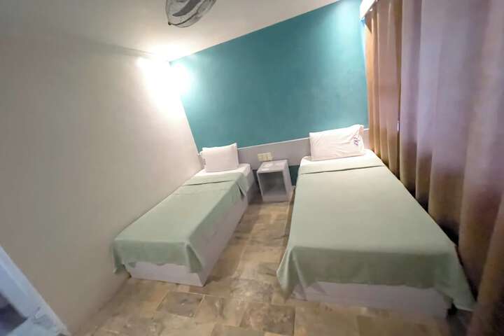 Room 35 of 62