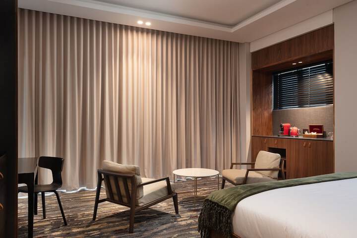 Room 12 of 38