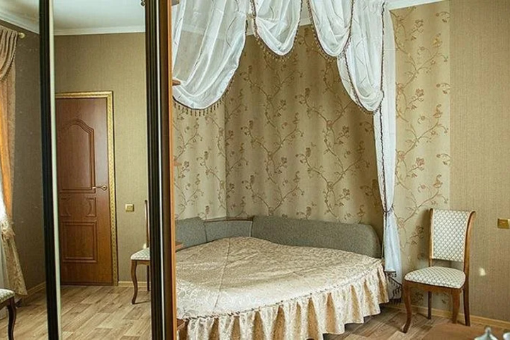 Room 5 of 13