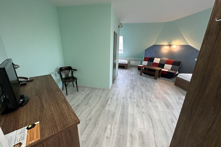 Room 50 of 99