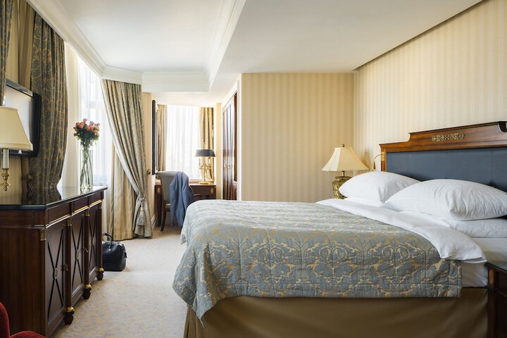 Room 15 of 158