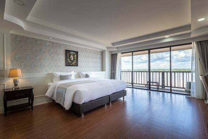 Room 25 of 53