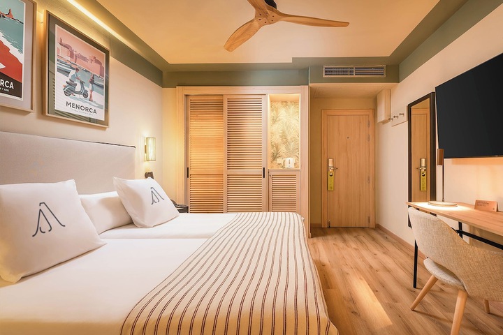 Room 40 of 72