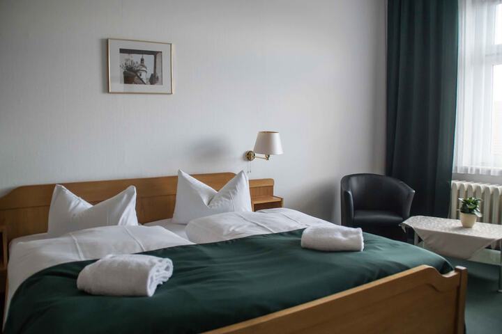 Room 4 of 33