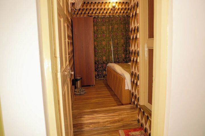 Room 12 of 18
