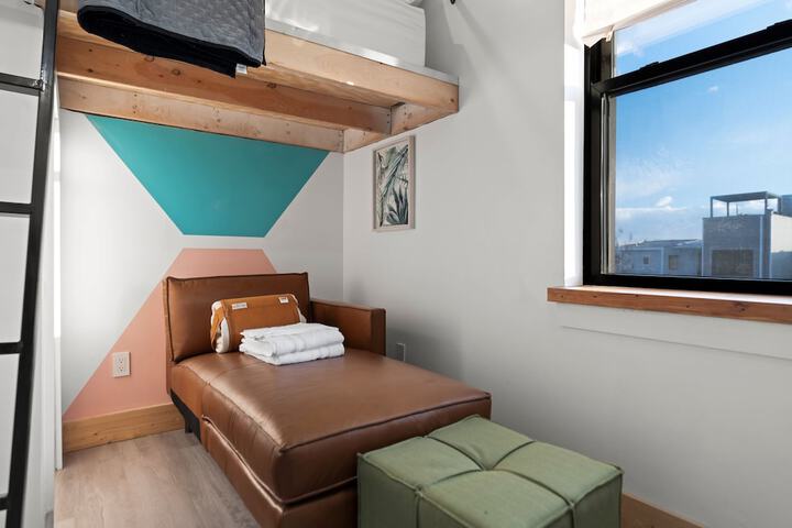 Room 34 of 110